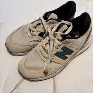 New Balance Men's Beige and Black Sneakers